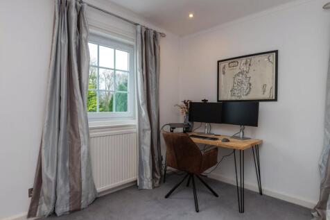4 bed, 3 bath Detached in Glasgow - Photo 68
