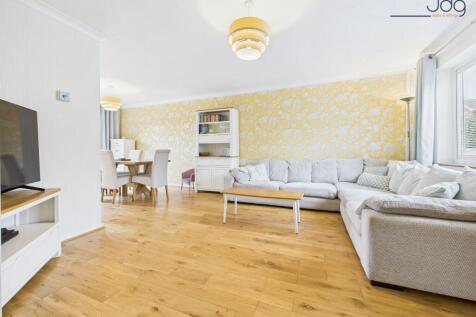 Cosy Open Plan Living Dining