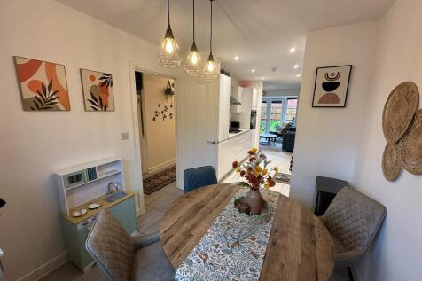 Abbots Drive, Oadby, LE2 2GL photo 4