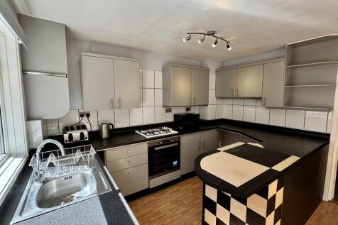 Lehar Close, Basingstoke, Hampshire photo 4