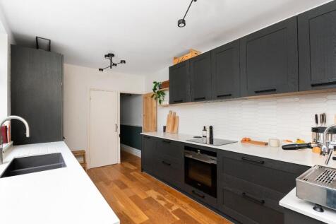 8V8ARD - Kitchen C.jpg