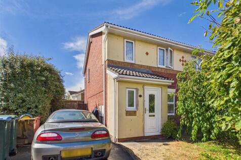 Front Garden / Approach