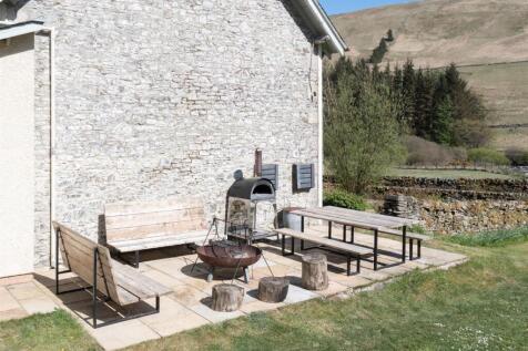 Terrace &amp; Pizza Oven