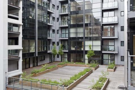 courtyard pall mall sm.jpg