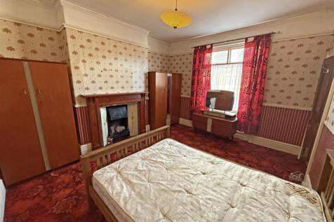 Grosvenor Bedroom One 2.jpg