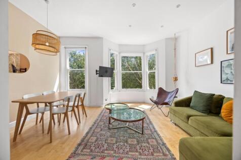 Delightful and spacious one bedroom split-level apartment - Arranged over the entire first floor of a well - presented period conversion - High ceilings and character features - Great natural light, w