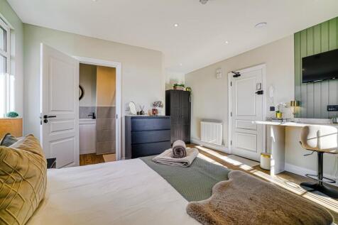 Room 7 (16).jpg