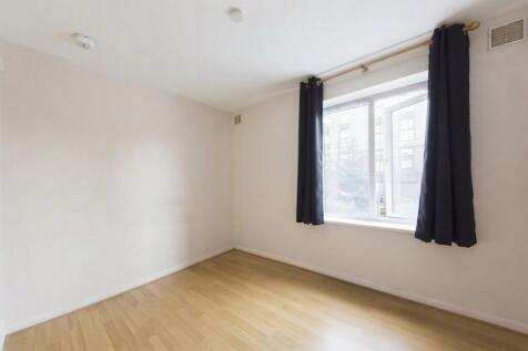 Fairfield Avenue, Staines-upon-Thames, Surrey, TW18 photo 3