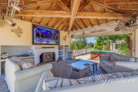 exterior tv room