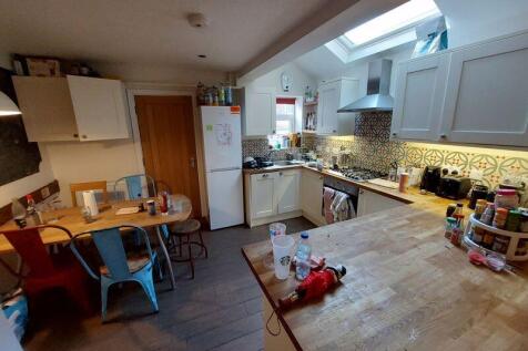 6-bed house on Teversal Avenue, Nottingham, £4,420/mo