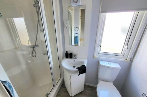 Shower Room.jpg