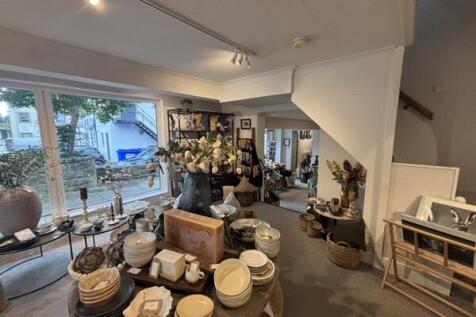 Retail Property (high street) to rent Image 8