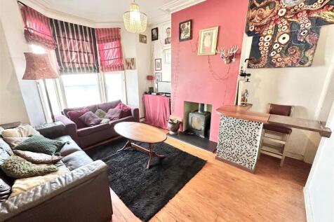LIVING ROOM.jpg