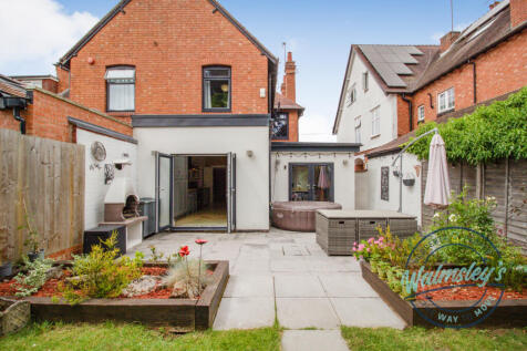 Rear patio &amp; gardens
