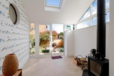 4-bed-house-prestbury (19).jpg