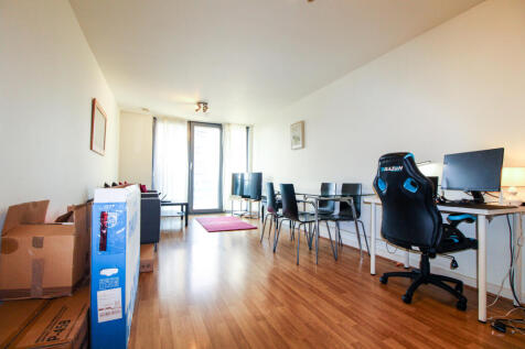 Lounge 2 (2).JPG