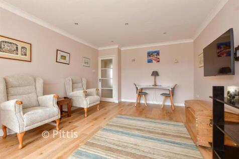 Lounge/ Dining Room