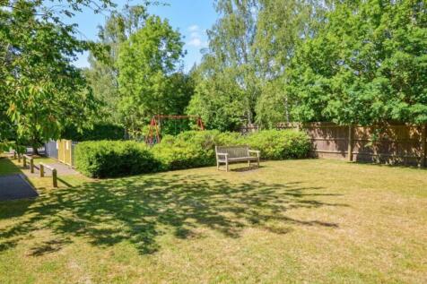 Kingswood Close, Camberley photo 4