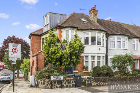 Three-bedroom duplex maisonette