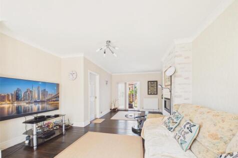 LOUNGE/ DINING ROOM