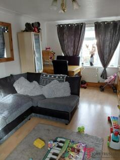 5 Catherine Close Bromsgrove _34LoungeOverviewPh