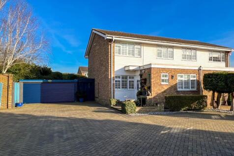 West Molesey, KT8 - property photo