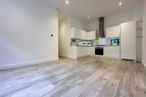 Flat 4, Allerton Park, Leeds, West Yorkshire photo 3