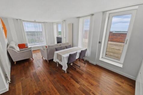 Kitchen / Lounge