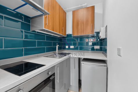 SELF-CONTAINED STUDIO FLAT IN HOUNSLOW