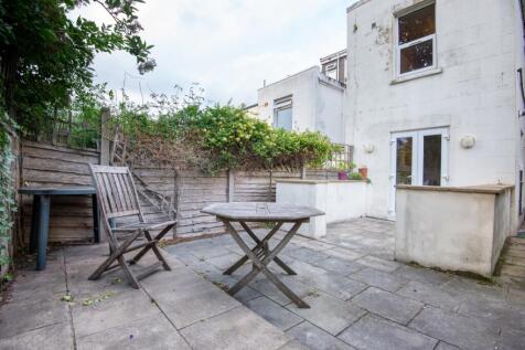 97 Bonchurch Road Outside Area