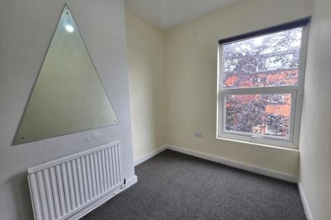 Welton Place, Hyde Park, Leeds photo 4