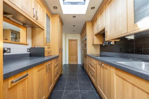 Cherrydown Avenue, E4