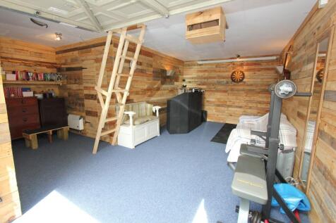 Garage / Entertaining Hub