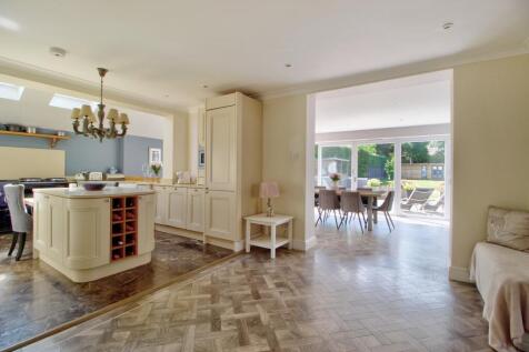 Timeless cabinetry &amp; modern family space