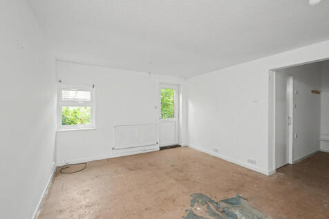 39 Arncliffe Drive, Heelands, Milton Keynes, Buckinghamshire, MK13 7LE