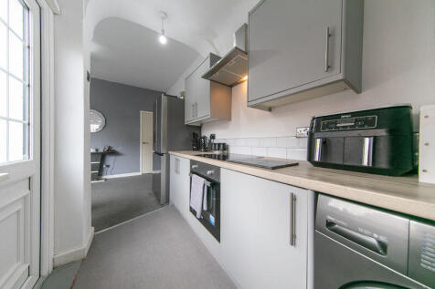Kitchen &amp; dining room
