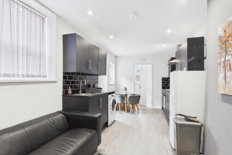 Large One Bedroom Furnished Apartment to Let