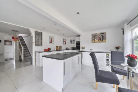 1302278-3-683b17f...