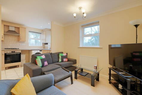 Living / Kitchen 
