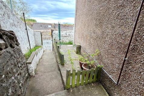 SIDE GARDEN