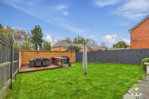 EweMove Estate Agents Basingstoke - Longwood Copse