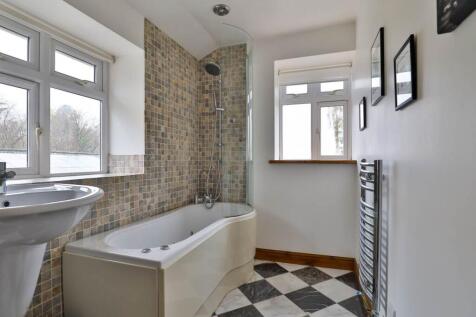 BEDROOM THREE EN SUI