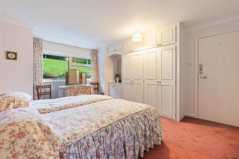 A24 - Pennymead Riverside Road Dittisham - 241106.