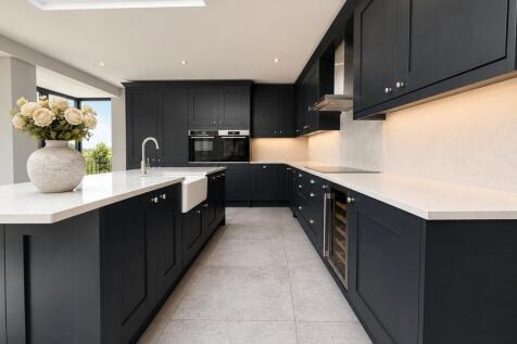 Woodlands Drive, Apperley Bridge, Bradford, West Yorkshire, BD10 photo 5