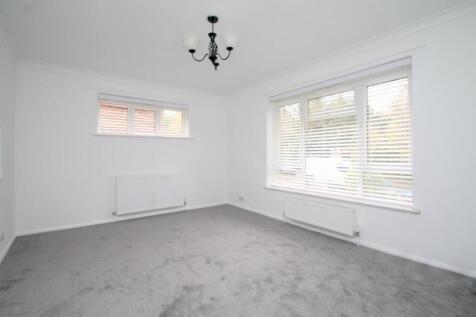 2 bedroom Maisonette in Kenley photo 3