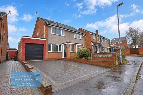 Two Bedroom Semi Detached Property with Garage an