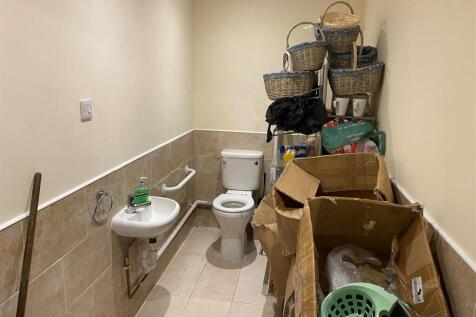 Toilet.jpg