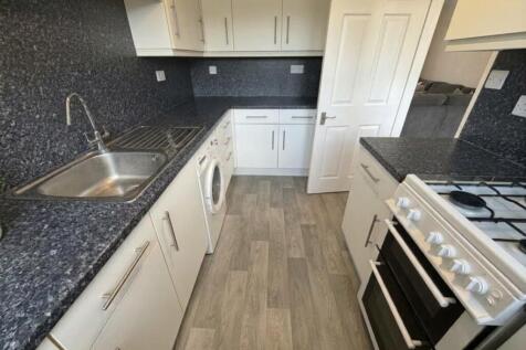 Lyneham Gardens, Maidenhead, Berkshire, SL6 photo 4