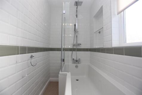 2, 5 Montpelier Crescent bathroom.JPG