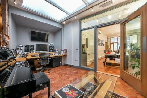 studio (2).jpg